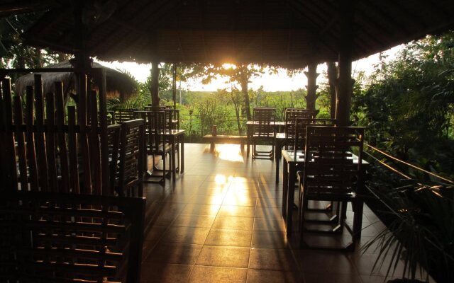 Bamboo Hideaway Resort