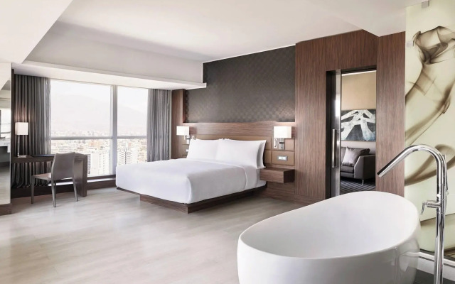 AC Hotel by Marriott® Santiago Cenco Costanera