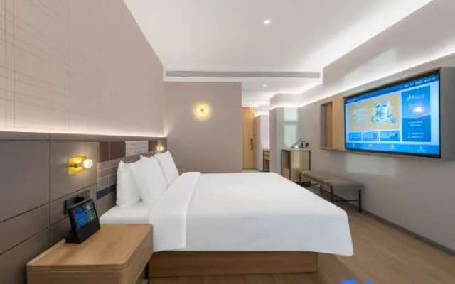 Homeinn Plus Hotel (Weifang Railway Station Yinquan Plaza)