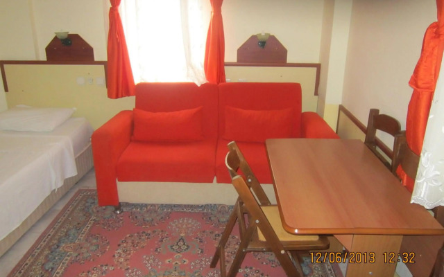 Red Rose Hotel