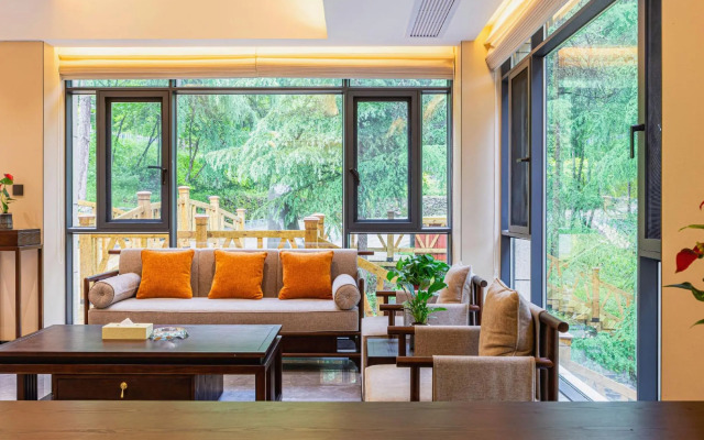 Shennong Hotel
