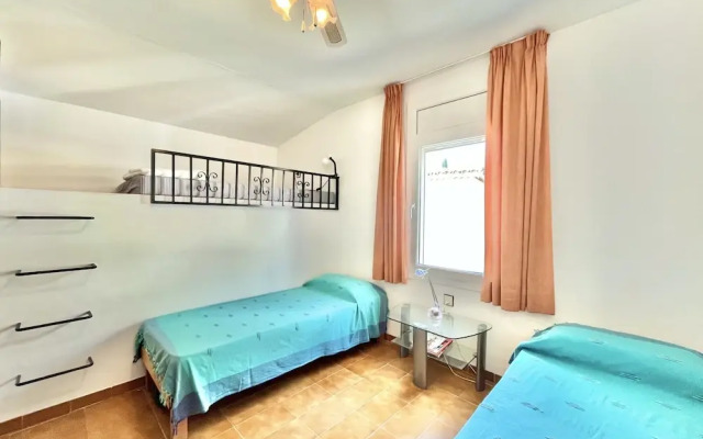 Apartment in Roses With Terrace