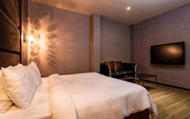 The River Fashion Hotel