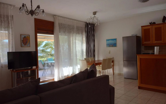 Tholos Bay Suites