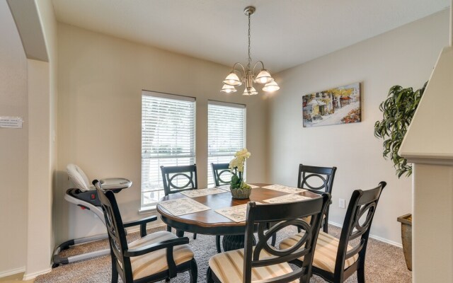 Pet-friendly Pearland Home ~ 21 Mi to Houston!