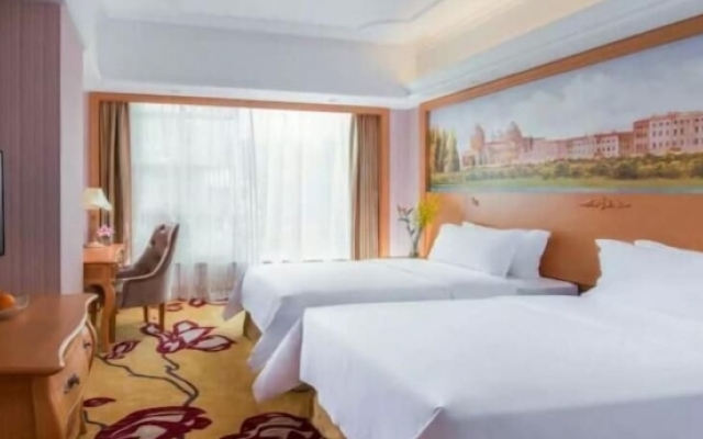 Vienna Hotels-Yichen main store Longhua