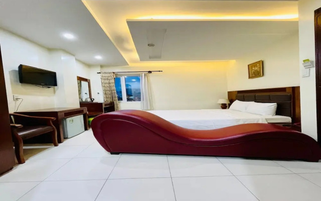 Binh Hung Hotel