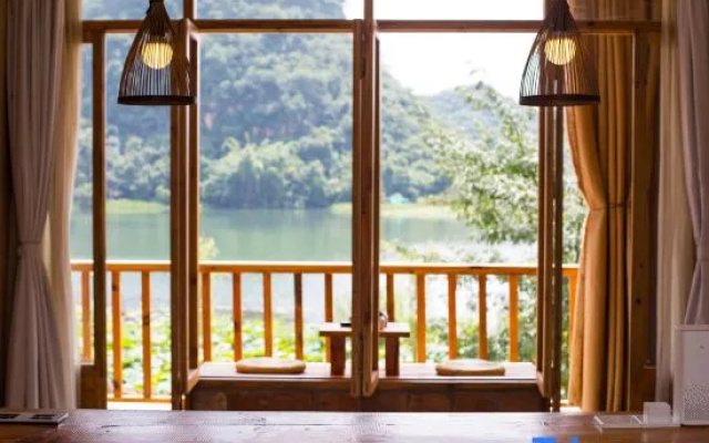 Qianshanwai Halfsea Villa Hotel