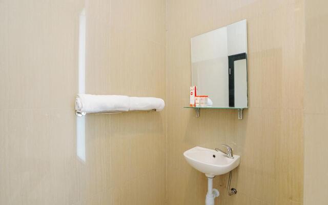 Capital O 449 The Colins