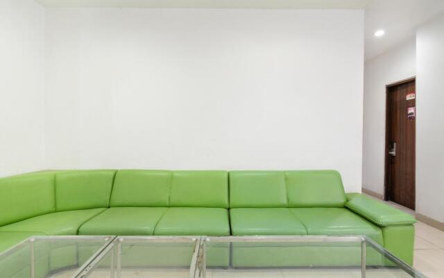 OYO Flagship 3869 Metro House Sub