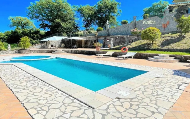 Pool, Jacuzzi and Events Room - Charming Villa in Umbria - Sleeps 24 - Lake View