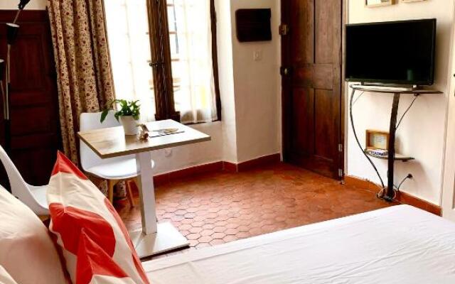 le 1835, studio rouge-Corail