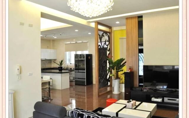 Fifi House