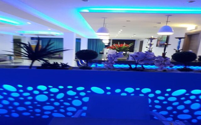 Sunny Blue Hotel