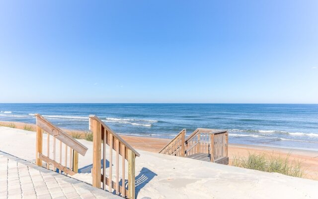 Romantic Beach House by Vtrips