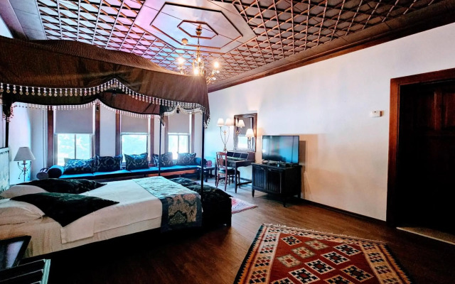 Otanti̇k Club Hotel & Spa
