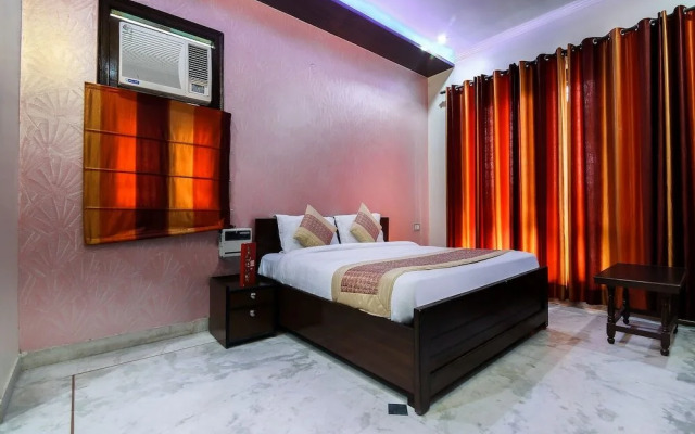 Dev Palace by OYO Rooms