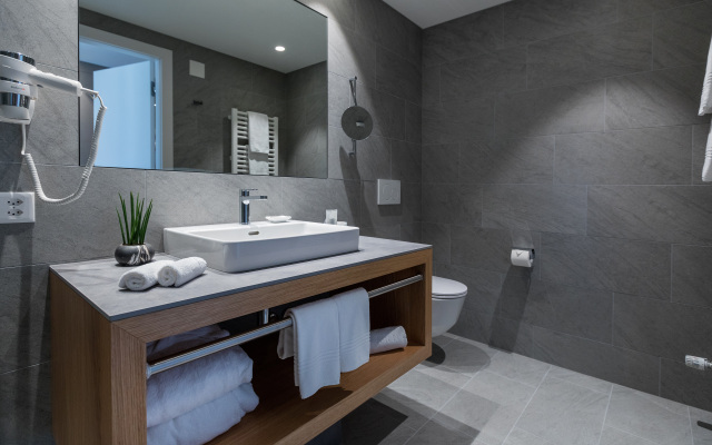 Hotel & LOUNGE LAGO MAGGIORE