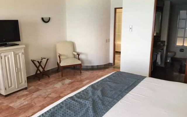 Condo Musta 2