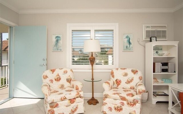 Seabreeze 2 Bedroom Home by Redawning