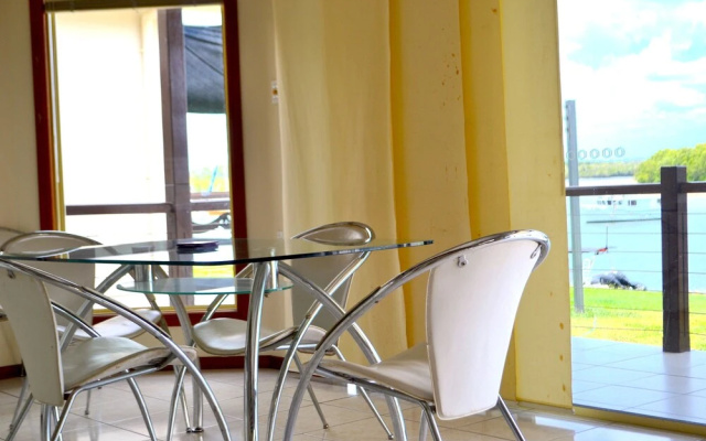 Hinchinbrook Marine Cove Resort