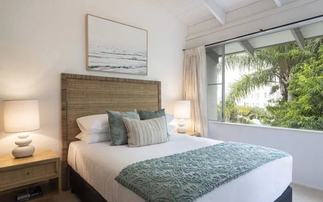 Beachside 2-bed House With Pool, Courtyard & BBQ