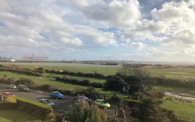 Charming 2-bed Apartment in Waterloo, Liverpool