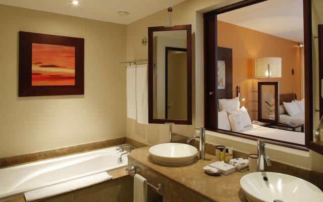 Victoria Beachcomber Resort & Spa