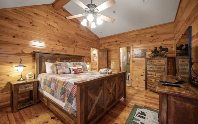 Chautauqua 2 Bedroom Cabin by Redawning