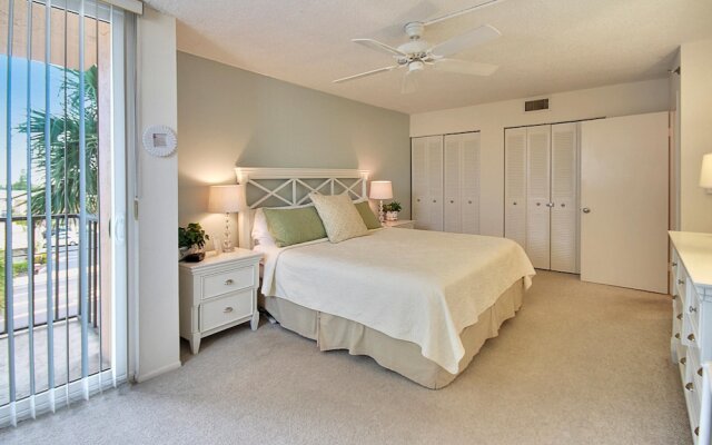 Trillium 2C Beach Front Condo With Private Balcony/pool!