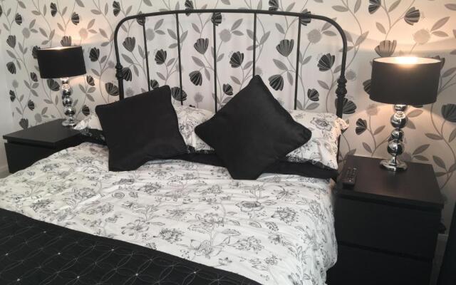 The Grange, Portrush Sleeps 13 6 bedrooms