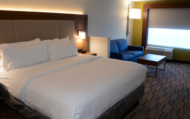 Holiday Inn Express & Suites Pittsburgh - Monroeville