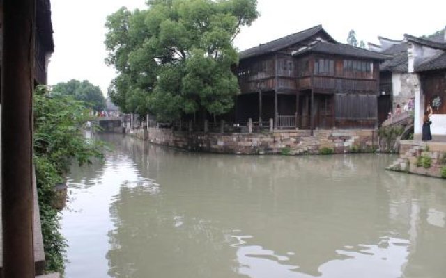 Wuzhen Bridge River Home Inn