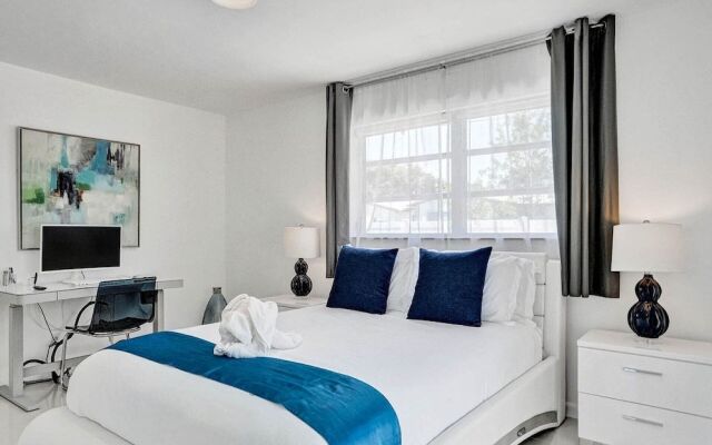 Heated Private Pool 4Br Modern Home