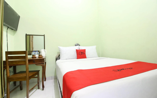 RedDoorz Plus near Taman Sari
