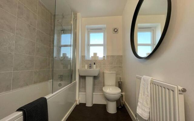 Lovely 2 bedroom apartment with free parking