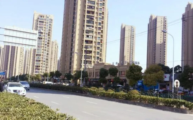 Pebble Motel (Shanghai Gucun Park Jutai Road)