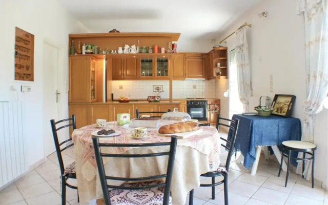 Stunning Home in Xilokastro With 5 Bedrooms, Outdoor Swimming Pool and Swimming Pool