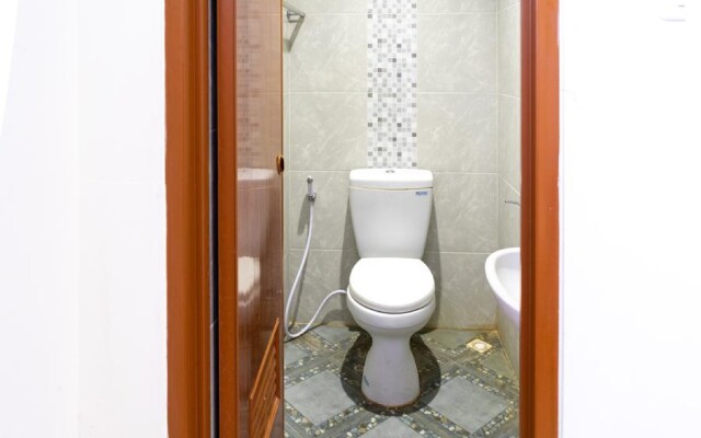 RedDoorz near Setrasari Mall 4