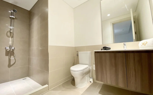 Marco Polo - Lofty Apt with Balcony Near Dubai Hills Mall