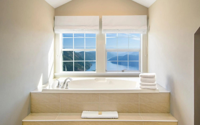 Villa Eyrie Resort