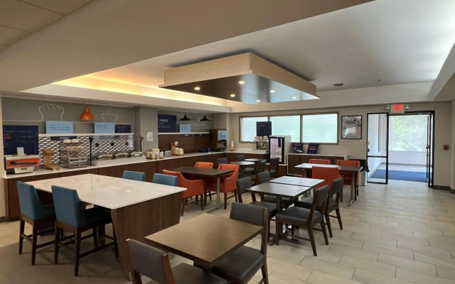 Holiday Inn Express Harrisburg I-81 – Hershey By IHG
