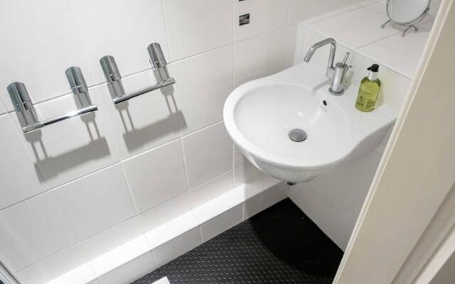 ☆ Central, Spacious Apartment Close to University☆