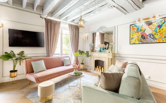 Luxury 4 Bedroom 3 Bathroom Louvre - AC