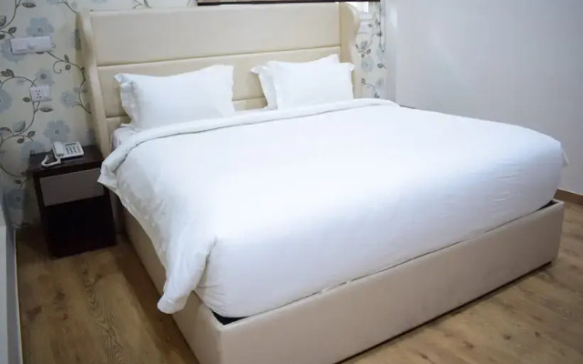 Hotel Naveen Continental @ 2Minutes Walk From Zero Road Bus Stand