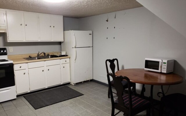 Apartment - 1064 College Street