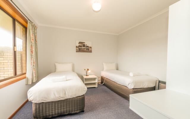 Bass and Flinders Motor Inn