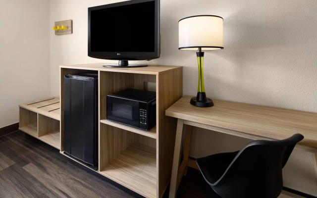 Super 8 by Wyndham South Boston VA