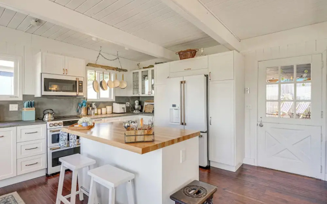 Sun-soaked Sandy Point Haven w/ Beach Access!