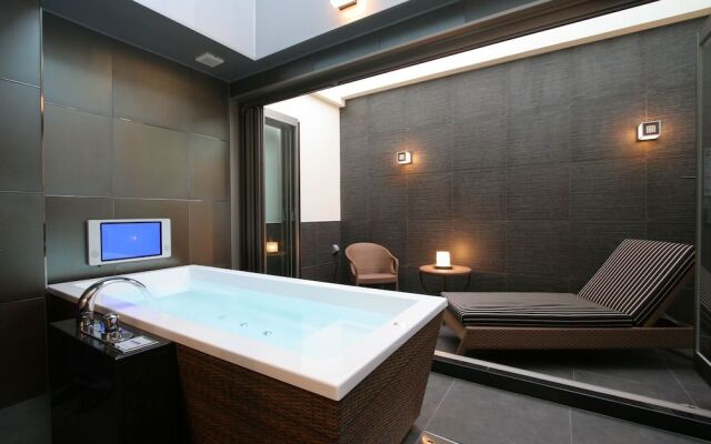 HOTEL W - Adults Only